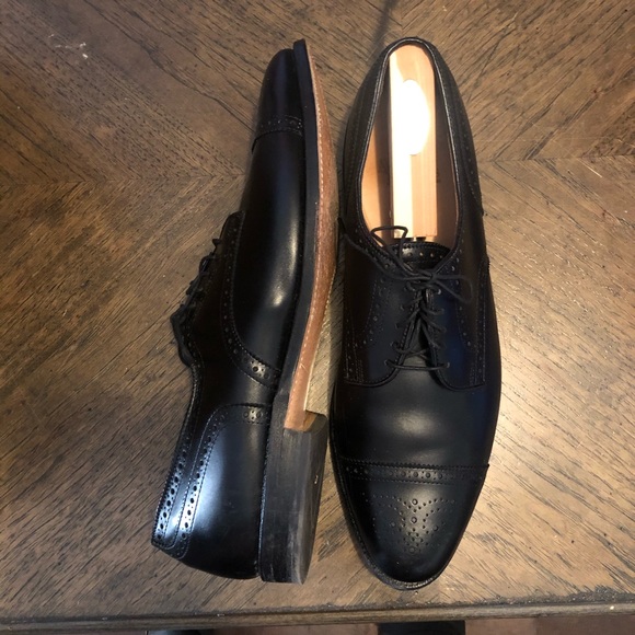 Allen Edmonds Clifton in size 13A Narrow fit. - Picture 2 of 5